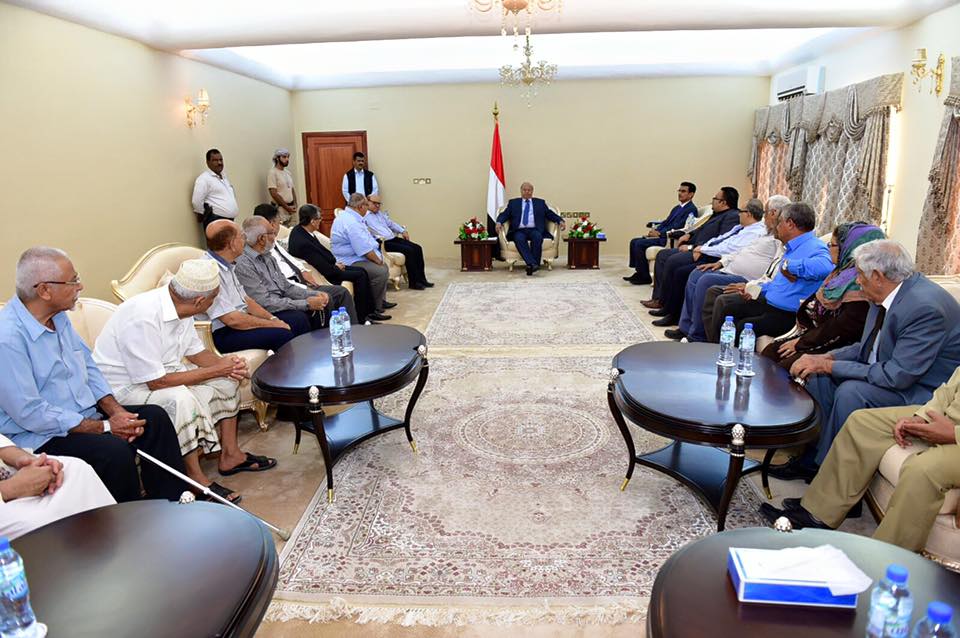 الرئيس هادي مع واجهاء عدن 