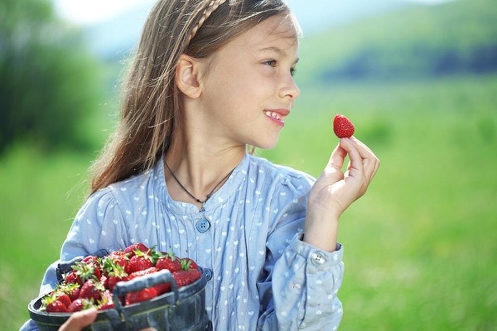 التغذية التي يحتاجها طفلك خلال 107439731.jpg
