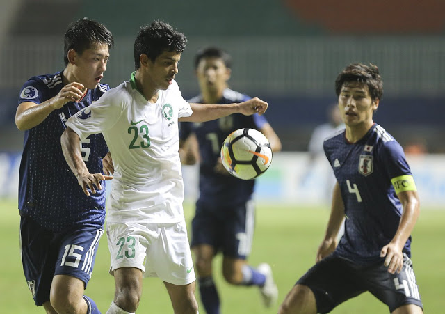 المحافظة المنتخب السعودي الشاب ومدربه خالد العطوي