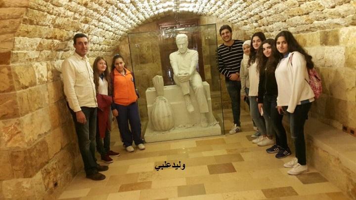 بمناسبة ذكرى موسيقار الازمان من عالية لبنان يزورون  تمثاله  262704274